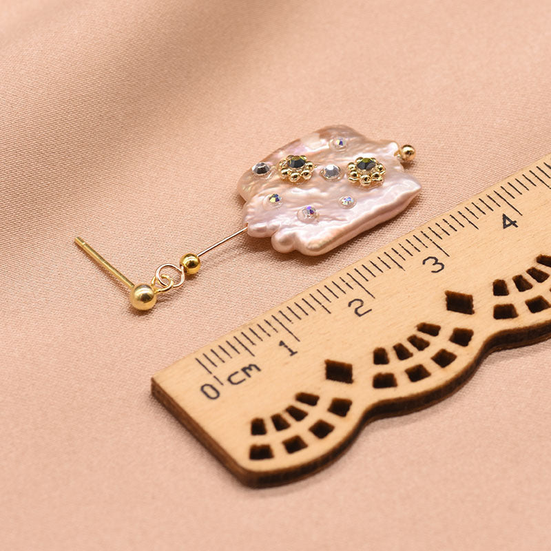 Abnormal • Natural Pearl geometric earring