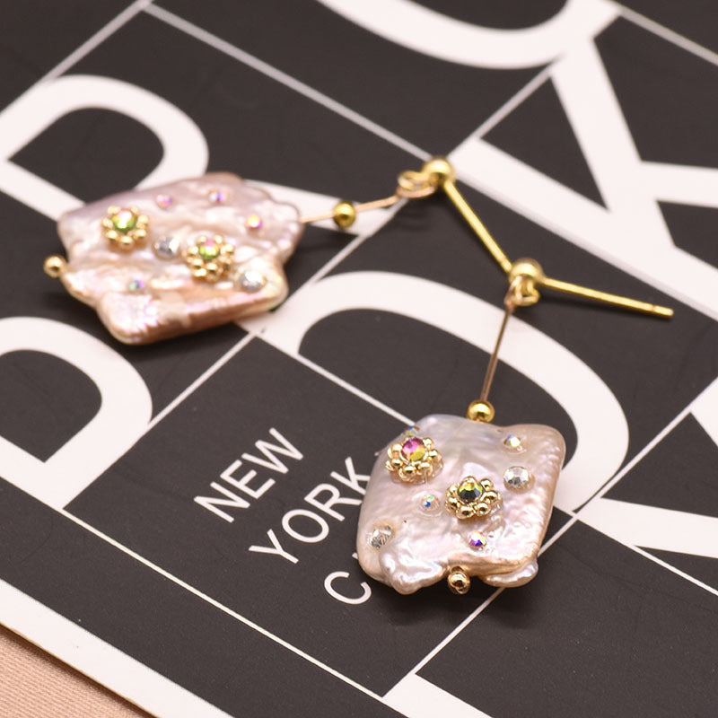 Abnormal • Natural Pearl geometric earring