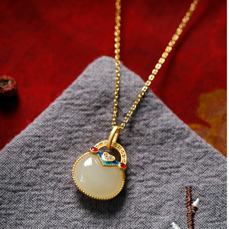 Good luck • Emerald jade stone necklace