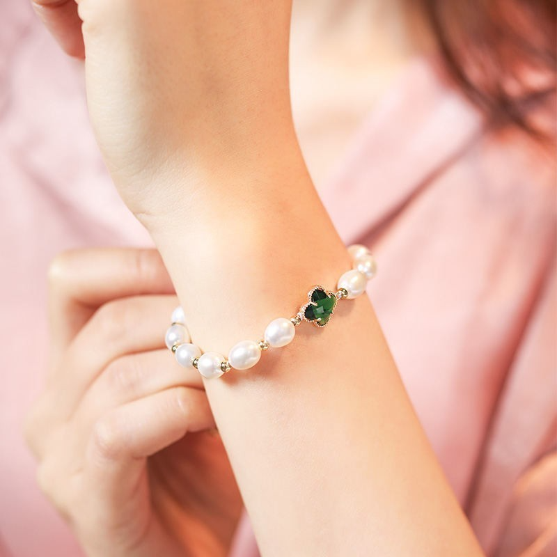 Four Leaf Clover • Pearl Bracelet