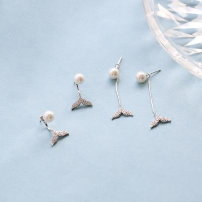 Dolphin Tail Pearl Earring