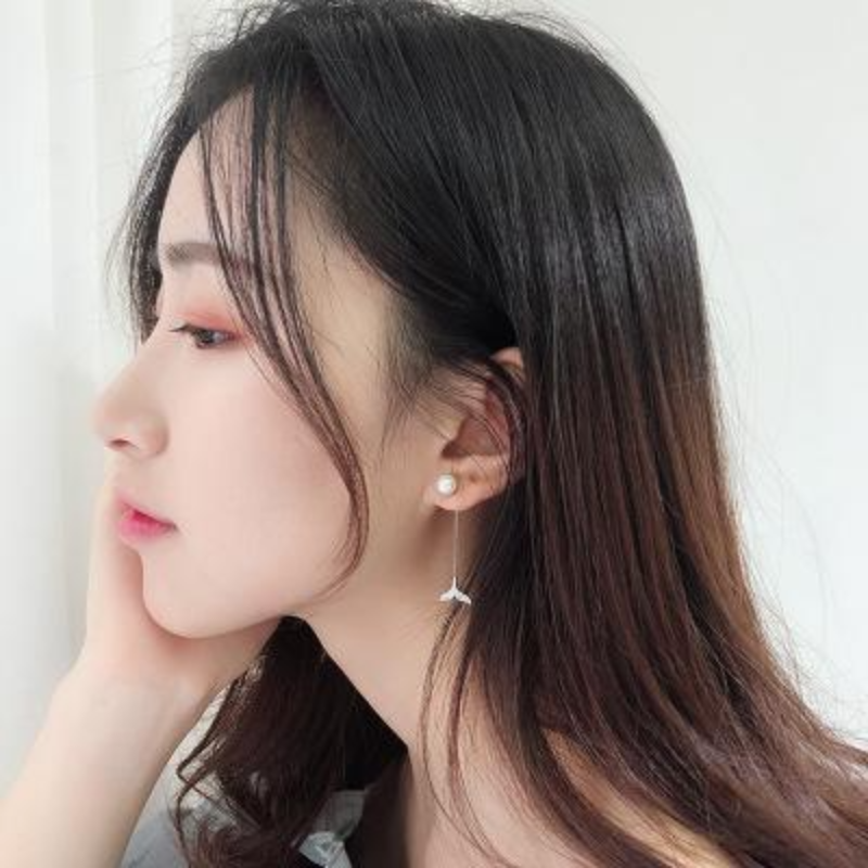 Dolphin Tail Pearl Earring