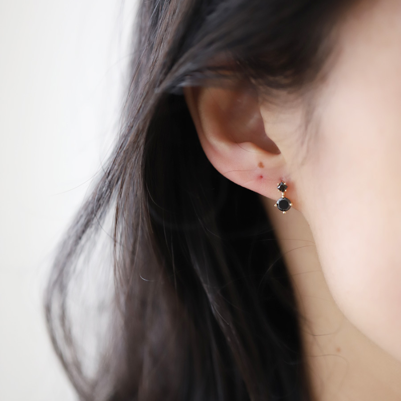Black hole • Zircon earrings