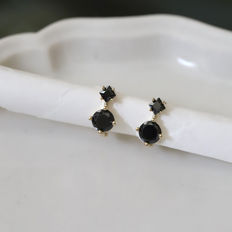 Black hole • Zircon earrings