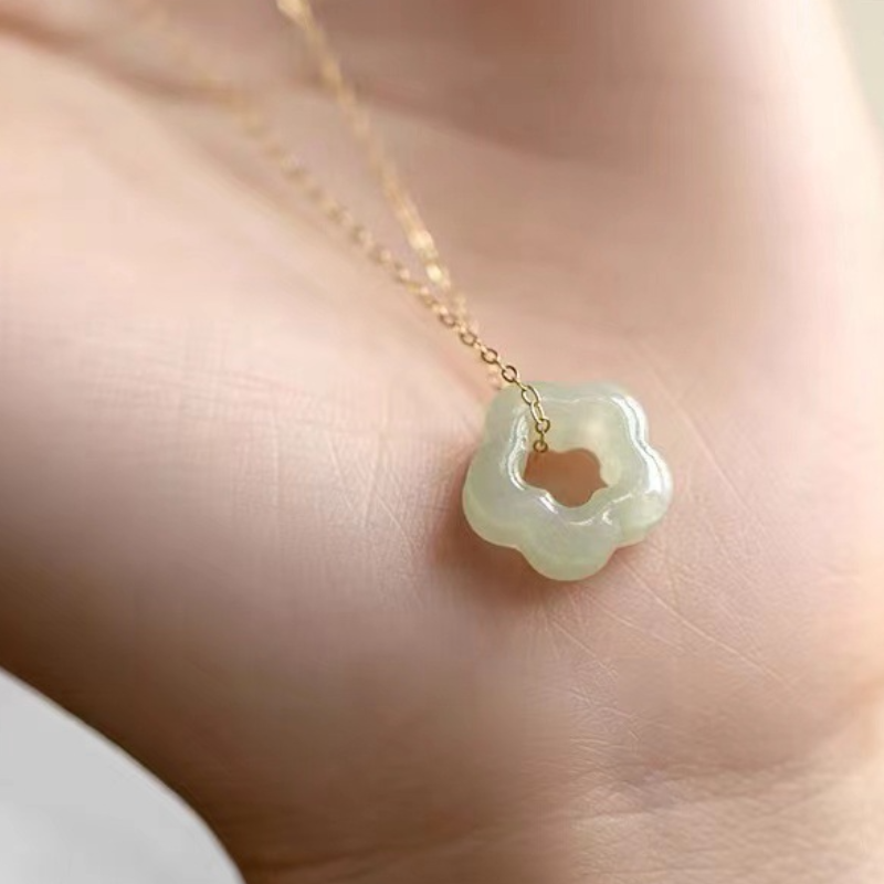 "Sun flower" Emerald Jade stone necklace