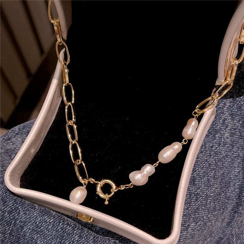 Fashion Statement Pearl Necklace