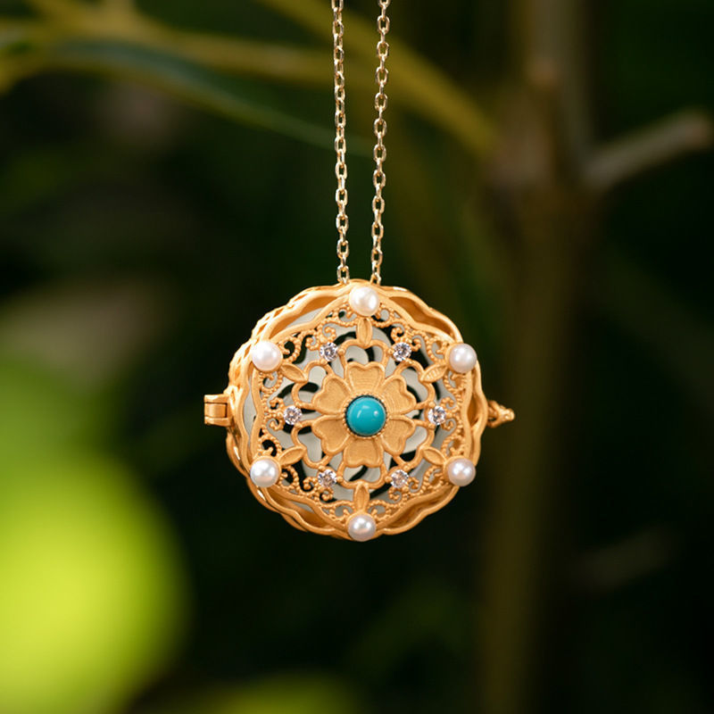 Soothe the nerves • Hollow Emerald jade stone necklace