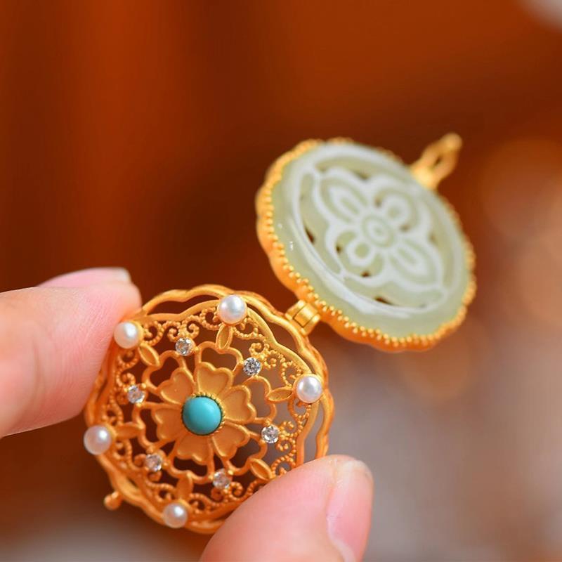 Soothe the nerves • Hollow Emerald jade stone necklace