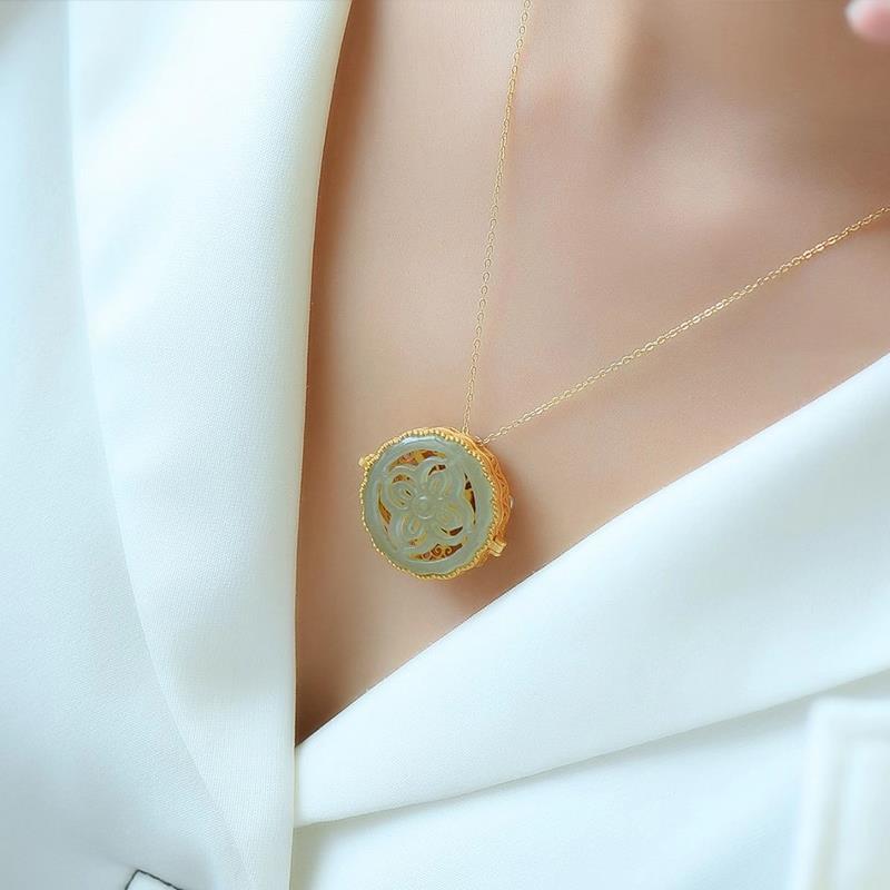 Soothe the nerves • Hollow Emerald jade stone necklace